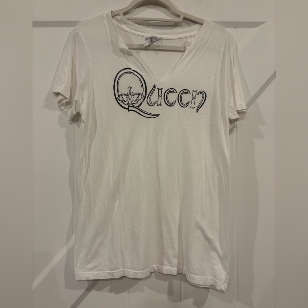 LetLuv Queen Graphic Band Tee Size Small